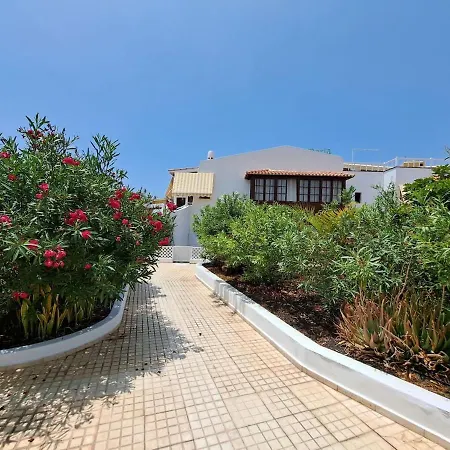 Apartamento Heated Pool In Front Of A